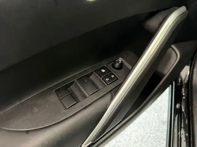 2024 Toyota Corolla Cross LE AWD, GARANTIE JUSQU EN 2029 - Photo 10