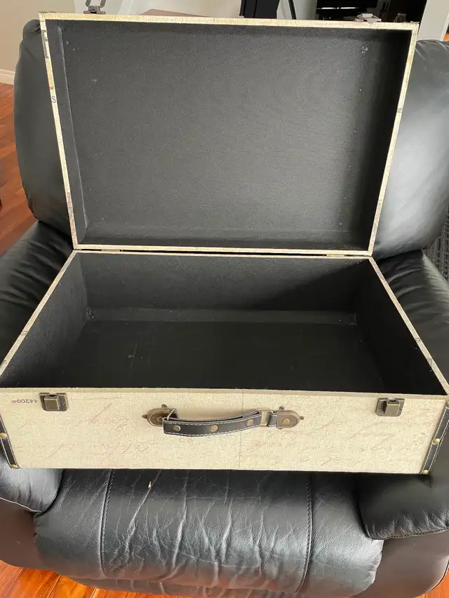 LUGGAGE/TRUNK (PARIS ARTWORK ON FRONT). BEAUTIFUL. - Photo 2