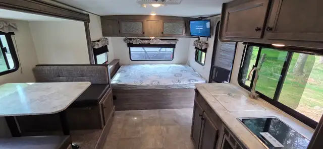 2021 APEX NANO 194RBHS 3711LB-SLEEPS6-BUNKS-SOLAR PACK-MINT COND - Photo 11