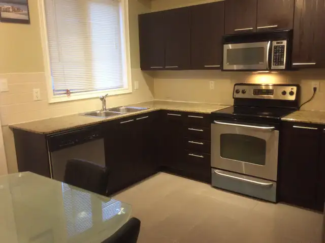 Furnished bed room for rent at HWY7 & Times Avenue $50 off for l - Photo 5