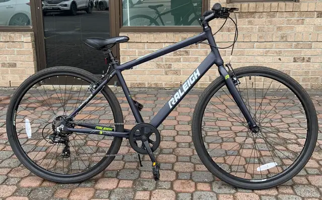 Raleigh Entourage 700cc Bike - Photo 2