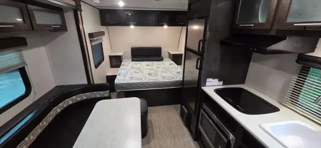 2019 SURVEYOR 19RBLE 3566LB-LITE-POWER SLIDE-4 SEASON AZDEL-MINT - Photo 7