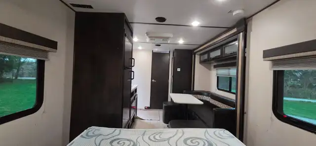 2019 SURVEYOR 19RBLE 3566LB-LITE-POWER SLIDE-4 SEASON AZDEL-MINT - Photo 10