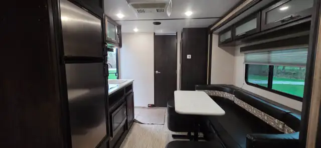 2019 SURVEYOR 19RBLE 3566LB-LITE-POWER SLIDE-4 SEASON AZDEL-MINT - Photo 11