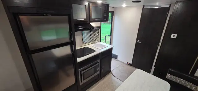 2019 SURVEYOR 19RBLE 3566LB-LITE-POWER SLIDE-4 SEASON AZDEL-MINT - Photo 12