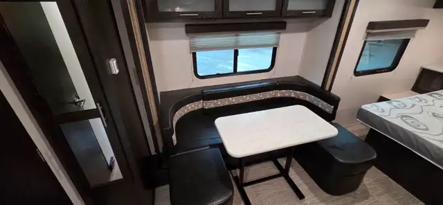 2019 SURVEYOR 19RBLE 3566LB-LITE-POWER SLIDE-4 SEASON AZDEL-MINT - Photo 13