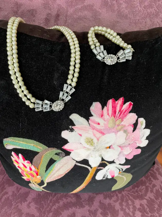 PEARL NECKLACE & BRACLET