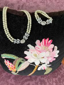 PEARL NECKLACE & BRACLET