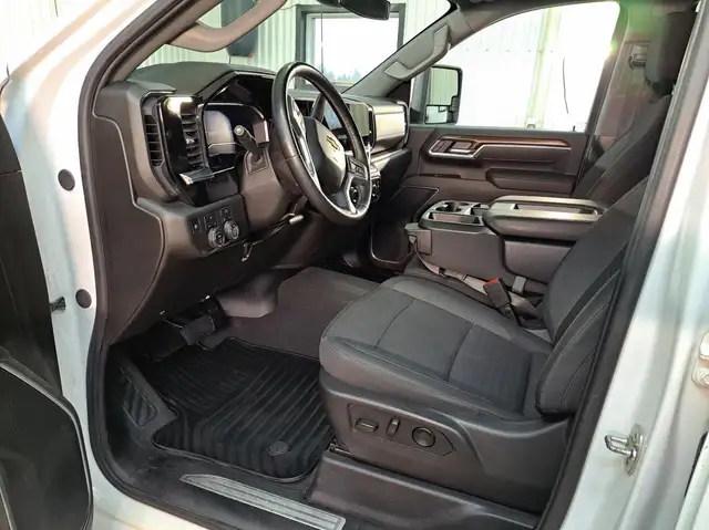 Chevrolet Silverado 3500HD LT cabine multiplace 4RM 159 po 2025 - Photo 7