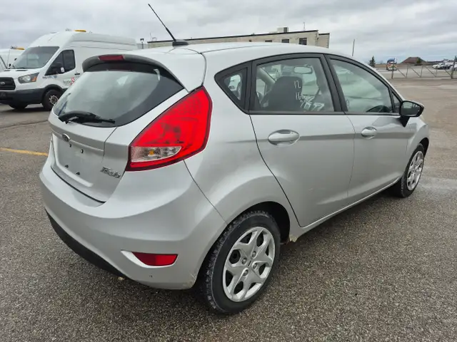2012 Ford Fiesta - Photo 5