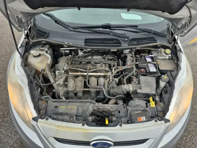 2012 Ford Fiesta - Photo 9