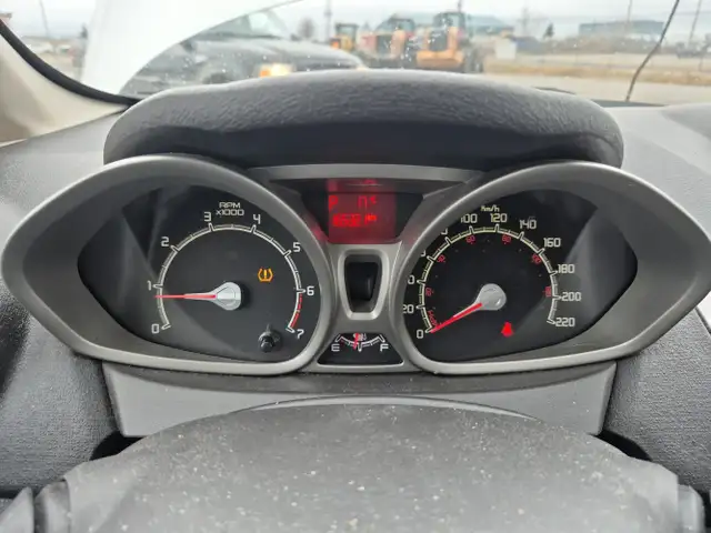 2012 Ford Fiesta - Photo 11
