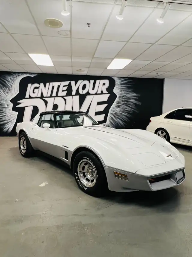 1982 Chevrolet Corvette - Photo 3