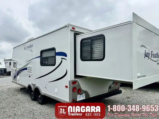 2010 JAYCO JAY FEATHER EXP 213 Hybrid - Photo 3