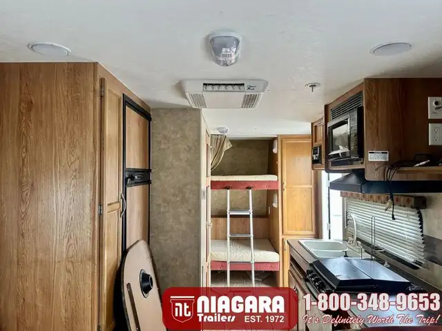 2010 JAYCO JAY FEATHER EXP 213 Hybrid - Photo 8