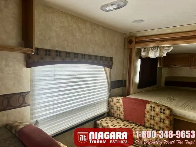 2010 JAYCO JAY FEATHER EXP 213 Hybrid - Photo 12