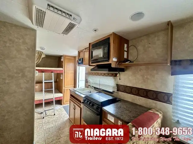 2010 JAYCO JAY FEATHER EXP 213 Hybrid - Photo 14
