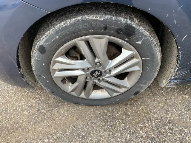 2019 Hyundai ELANTRA - Photo 16