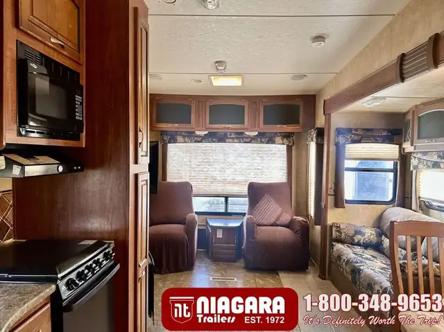 2011 JAYCO EAGLE SUPER LITE 305RLS Fifth Wheel - Photo 5