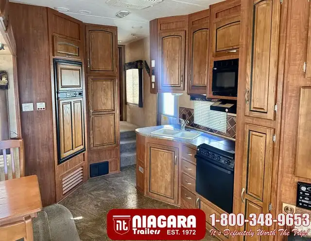 2011 JAYCO EAGLE SUPER LITE 305RLS Fifth Wheel - Photo 11