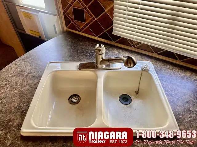 2011 JAYCO EAGLE SUPER LITE 305RLS Fifth Wheel - Photo 12