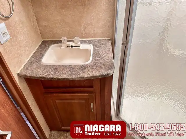 2011 JAYCO EAGLE SUPER LITE 305RLS Fifth Wheel - Photo 21