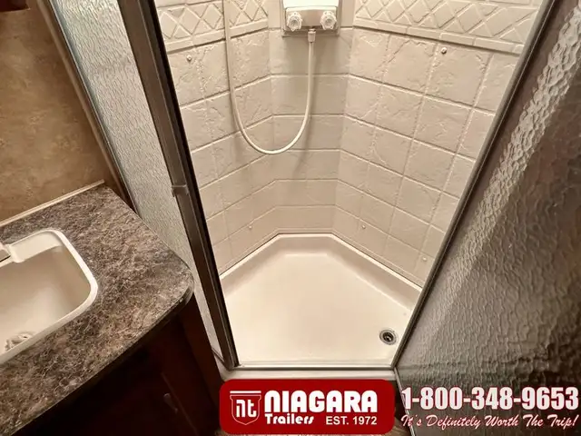 2011 JAYCO EAGLE SUPER LITE 305RLS Fifth Wheel - Photo 23