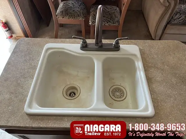 2011 K-Z INC. DURANGO 2500 325RL Fifth Wheel - Photo 9