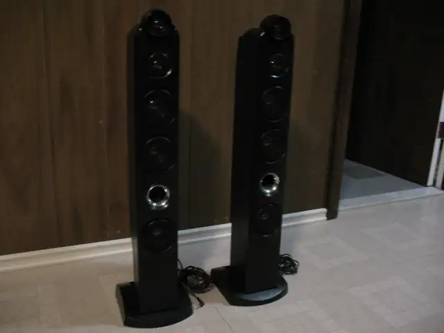 2 Classic Singing Machine Tower Floor Speakers - Photo 2