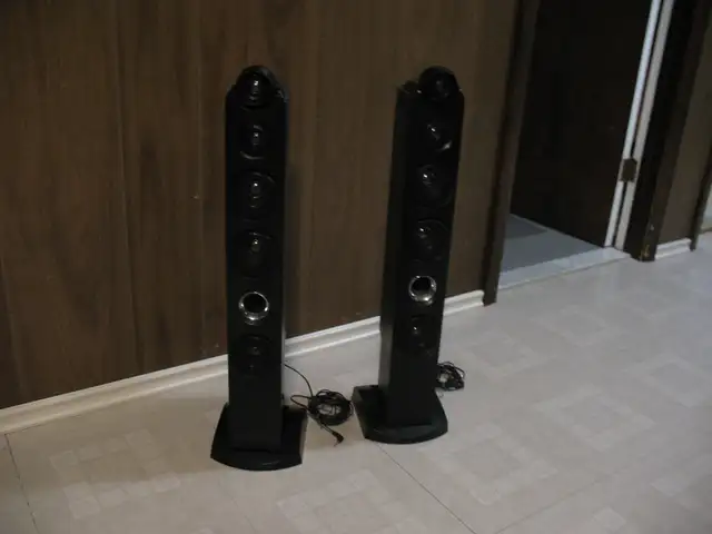 2 Classic Singing Machine Tower Floor Speakers - Photo 3
