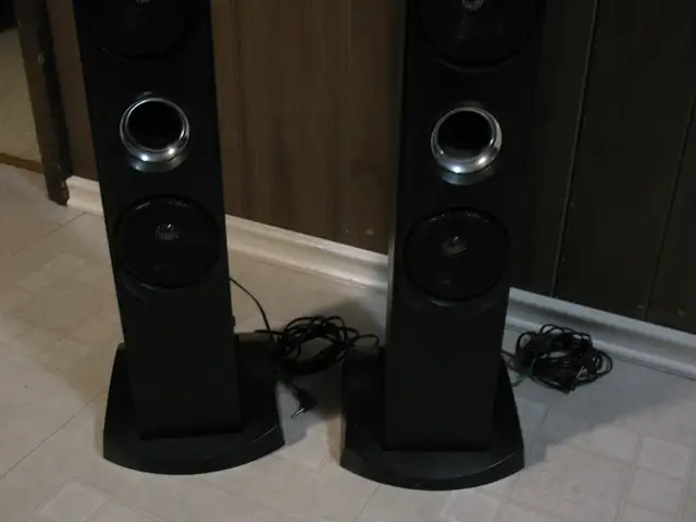 2 Classic Singing Machine Tower Floor Speakers - Photo 5