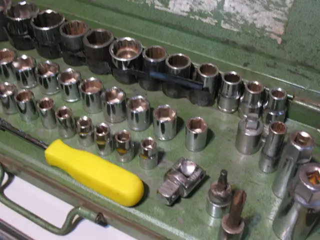 Large Size 60 Piece Socket and Screwdriver Set - Photo 5