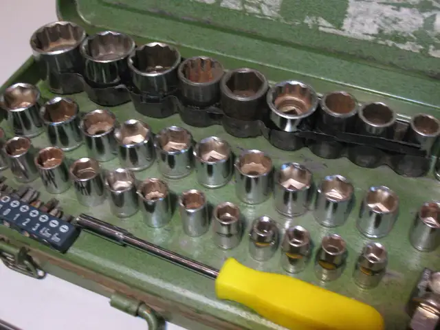 Large Size 60 Piece Socket and Screwdriver Set - Photo 6