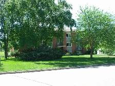 Large One Bedroom Apt near Rockway Golf Course – Newly Renovated