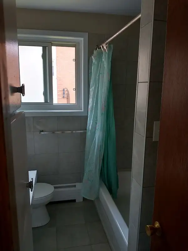 Large One Bedroom Apt near Rockway Golf Course – Newly Renovated - Photo 3