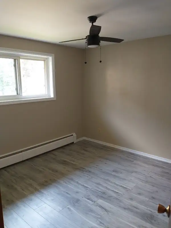 Large One Bedroom Apt near Rockway Golf Course – Newly Renovated - Photo 5