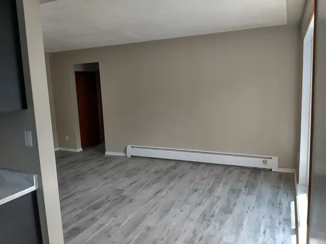 Large One Bedroom Apt near Rockway Golf Course – Newly Renovated - Photo 9