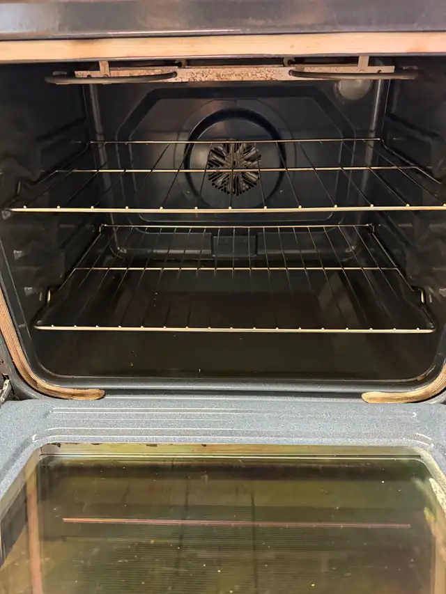 Whirlpool stainless steel glass top stove - Photo 3