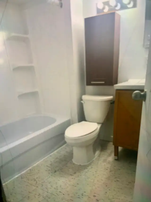 Homa: Grand 4 1/2 Avec 4 électros,internet et stationnement - Photo 2