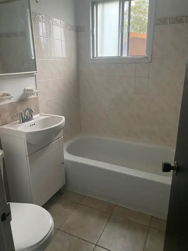 3 1/2 beau et ensoleillé près du Métro Longueul - Photo 3