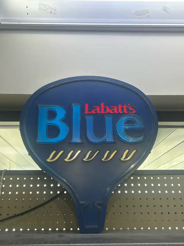 Marketplace Merch Labatt’s Blue Air Ballon Light Up Bar Sign