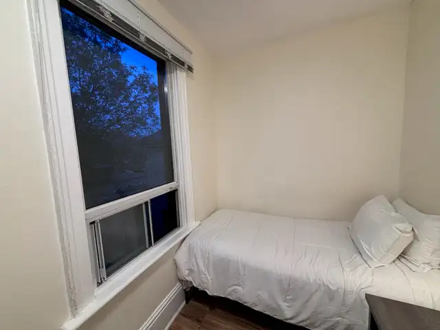 Student room for rent in Kensington Market! - Photo 2
