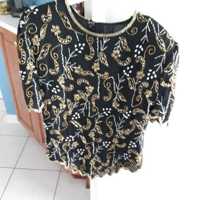 BELLE BLOUSE NEUVE CHIC NOIRE, GOLD ARGENT GR SMALL FEMME $15.00 - Photo 2