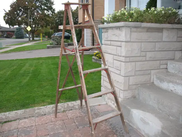 6 Foot Vintage Wooden Ladder - Photo 2