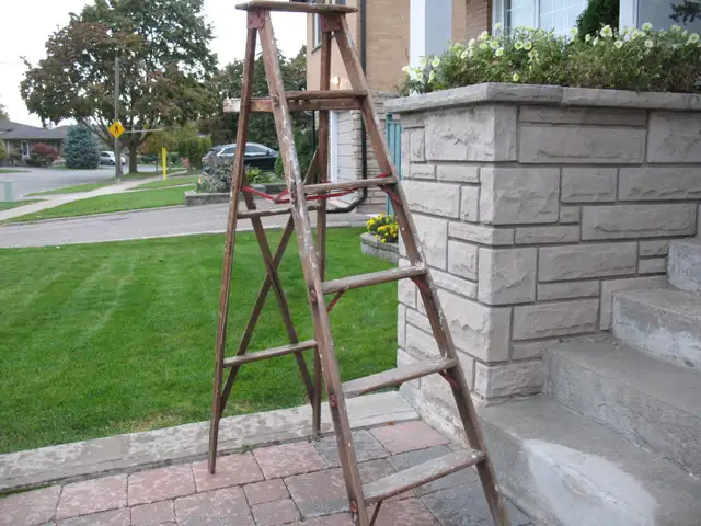 6 Foot Vintage Wooden Ladder - Photo 4