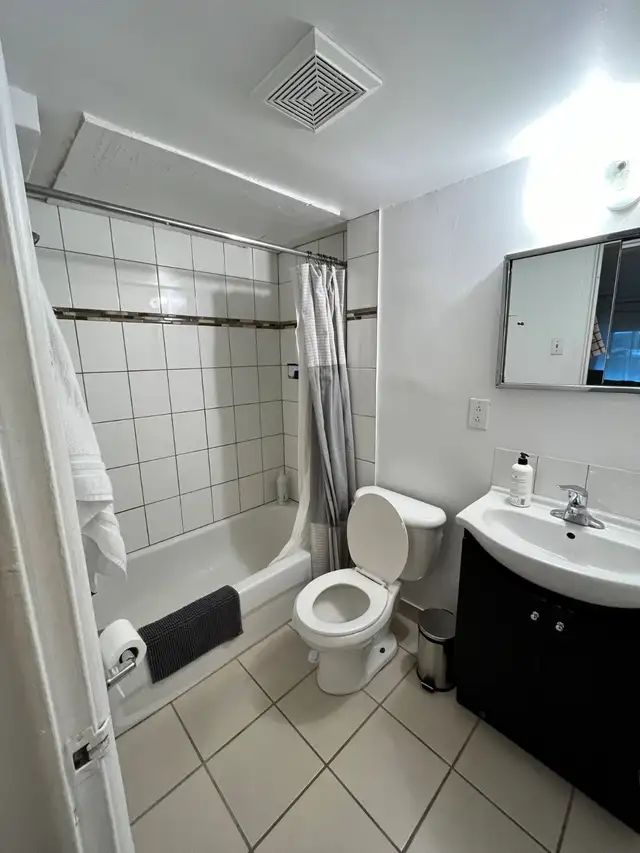 Beau 3½ LIBRE - CDN - près UdeM, Poly, SITUÉ DEMI SOUS-SOL - Photo 4