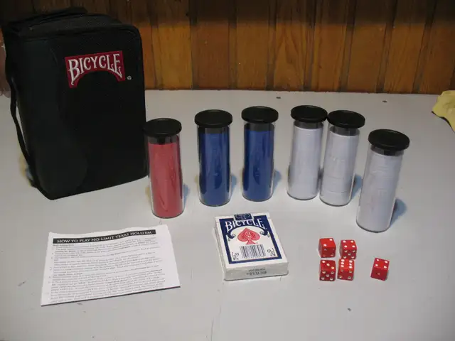 BRAND NEW, Bicycle 300 plus Pieces Portable Poker Set