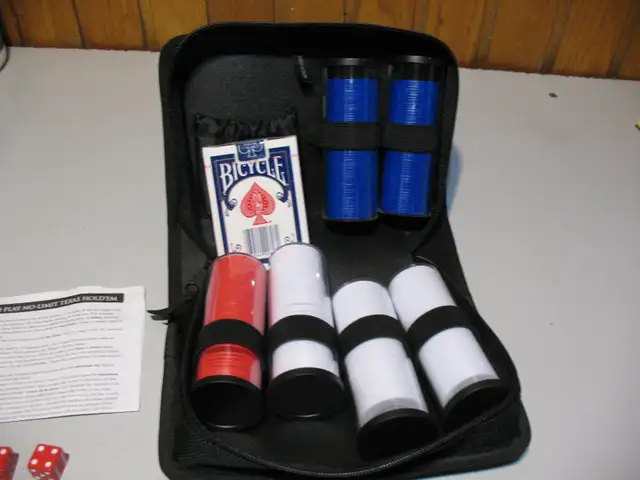 BRAND NEW, Bicycle 300 plus Pieces Portable Poker Set - Photo 9