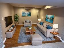 2 BDRM Exposed Brick Open Concept Patio Large Yard Garden Oasis