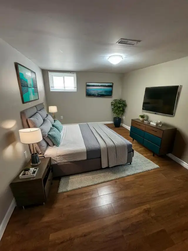 2 BDRM Exposed Brick Open Concept Patio Large Yard Garden Oasis - Photo 5